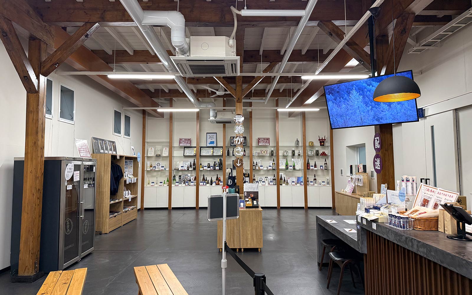 高清水の直営ショップ「倉//蔵」。お買い物のみの利用もOK