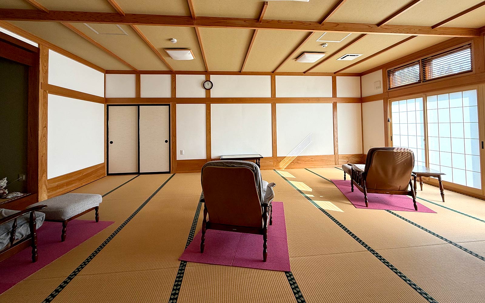 県道に看板が見えたらあと少し！