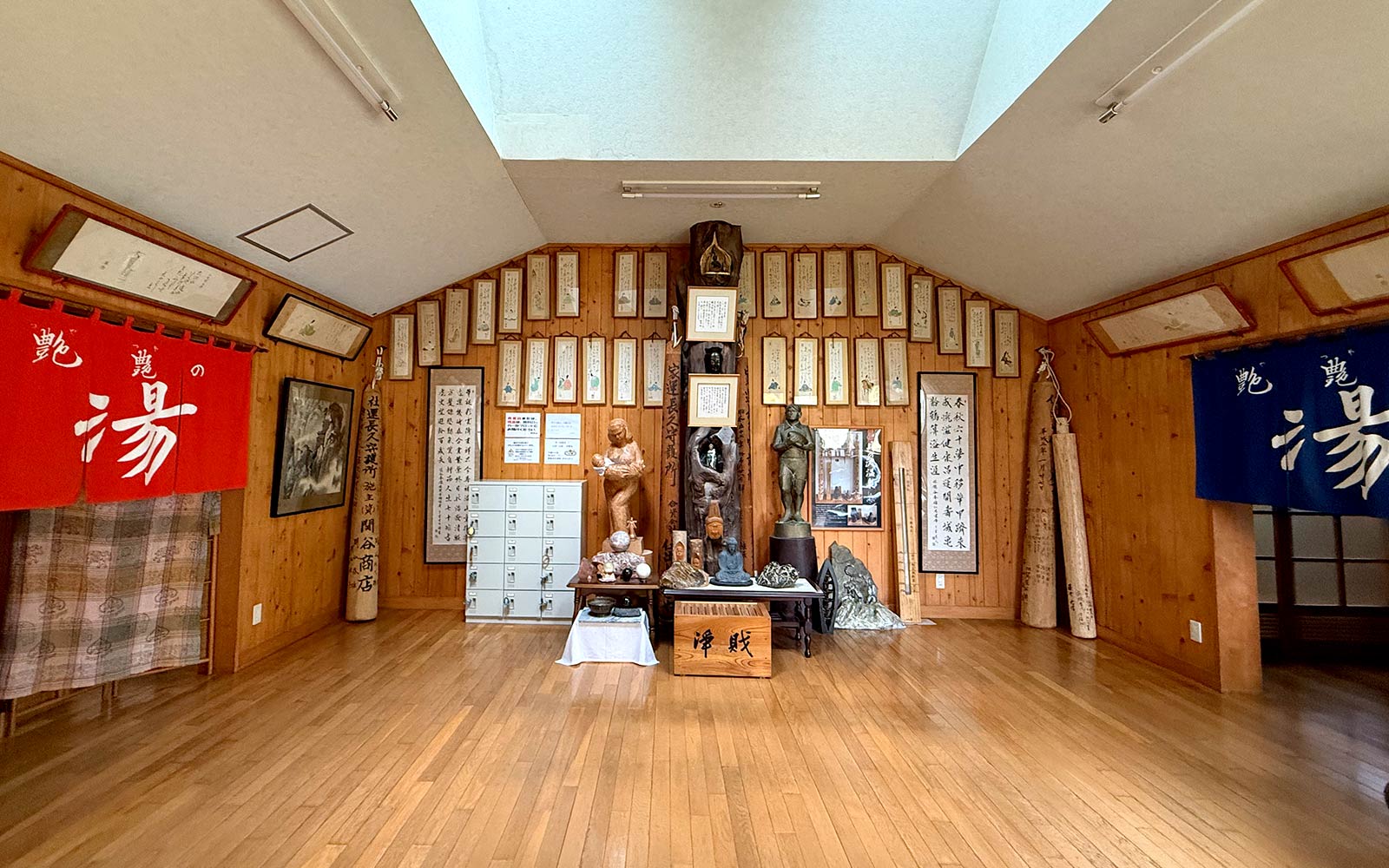 山門をくぐって温泉に到着