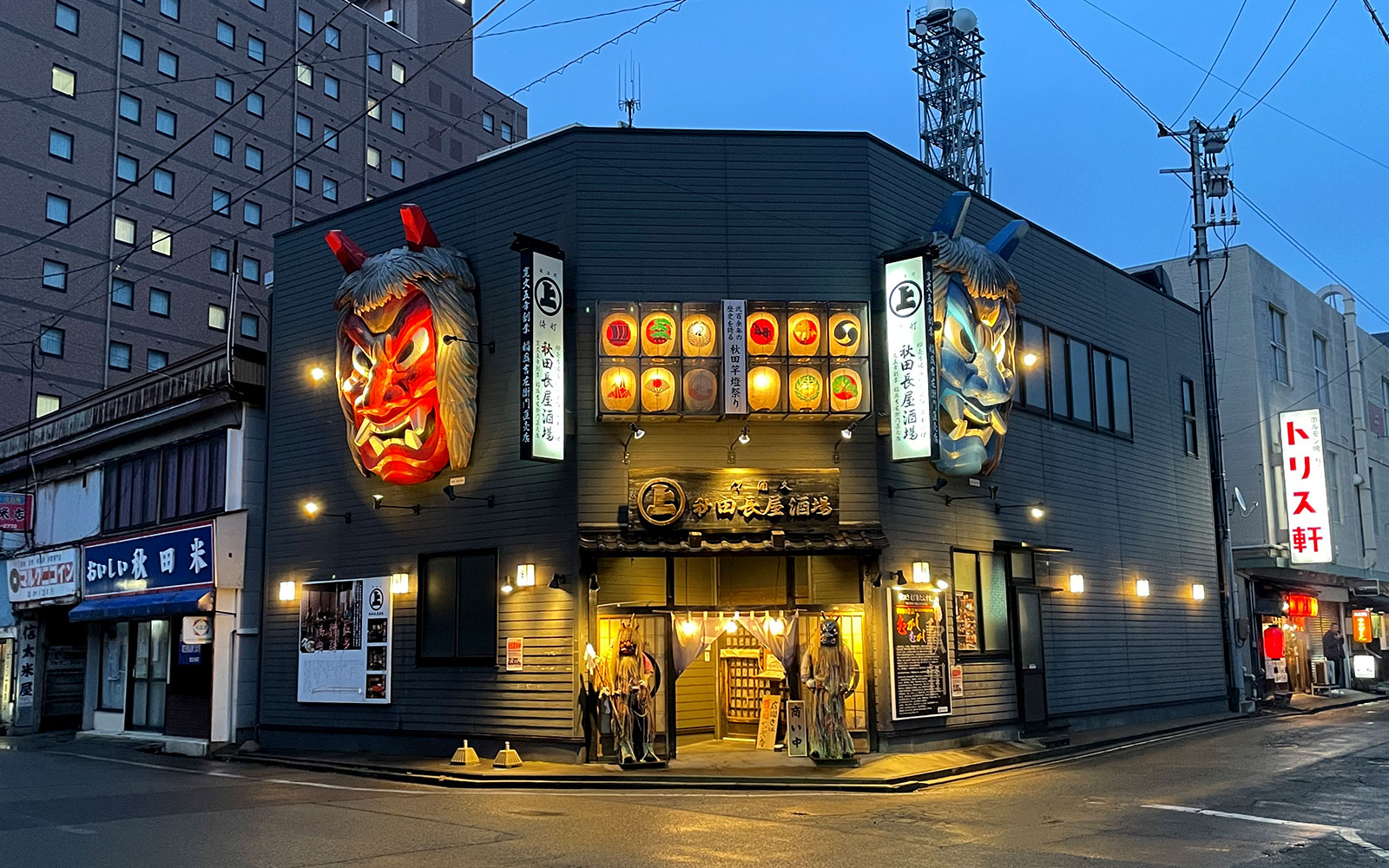 夜の駅前周辺繁華街